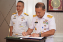 ผอ.สกข.ขว.ทร. ให้การต้อนรับ RADM Angkasa Dipua  Assistant Chief of the Indonesian Navy for Intelligence ผช.เสธ.ทร(ฝ่ายข่าว) ในการประชุมแลกเปลี่ยนข่าวสาร(IEC) ระหว่าง ทร. -ทร.อินโดนิเซีย ครั้งที่ ๕