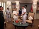 พลเรือโท ธานี ผุดผาด เจ้ากรมข่าวทหารเรือ รับเยี่ยมคำนับจากคณะผู้แทนกองทัพเรือเวียดนาม โดยมี  Sr.Capt. Dang Xuan Thanh  ผู้อำนวยการกองข่าว เป็นห้วหน้าคณะ  ในการดูงานด้านการข่าว 