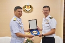 พลเรือโท สมประสงค์ นิลสมัย เจ้ากรมข่าวทหารเรือ เข้าเยี่ยมคำนับ พลเรือตรี Lew Chuen Hong ผู้บัญชาการทหารเรือสาธารณรัฐสิงคโปร์ ในโอกาสที่เดินทางไปร่วมประชุมแลกเปลี่ยนข้อมูลข่าวสาร ระหว่างกองทัพเรือและกองทัพเรือสิงคโปร์ ครั้งที่ ๕ 
